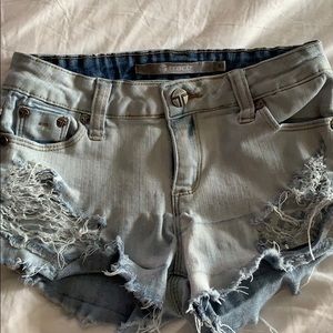 Tractr distresses Jean shorts